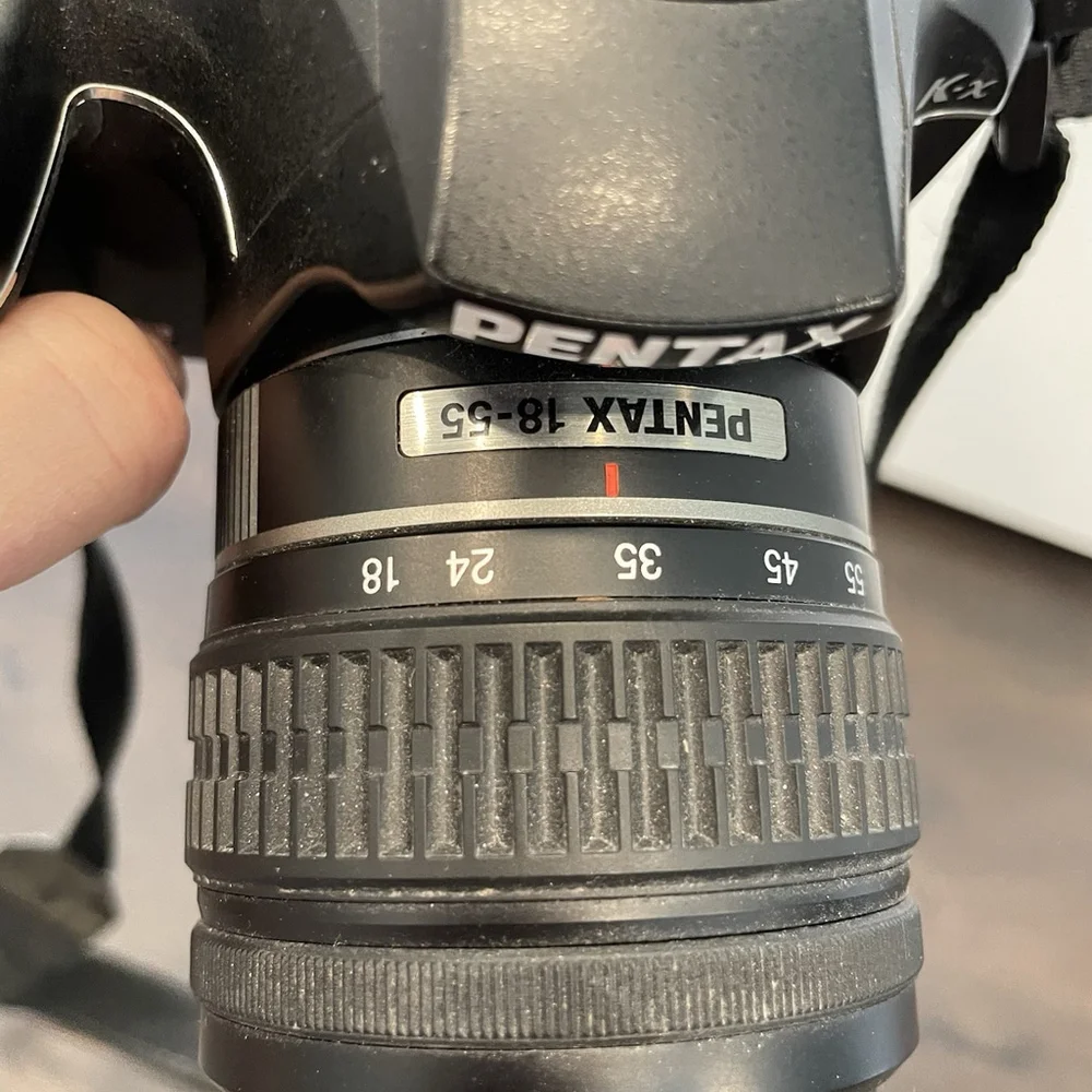 Pentax K-x 12.4mp Digital SLR w/ SMC Pentax DAL 18-55mm f/3.5-5.6 Lens Kit DSLR